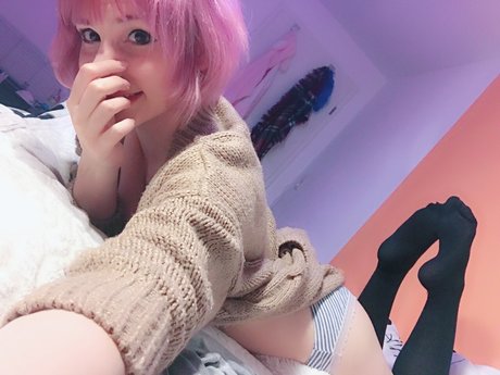 Julez Notyourwaifu schöne pornostar foto