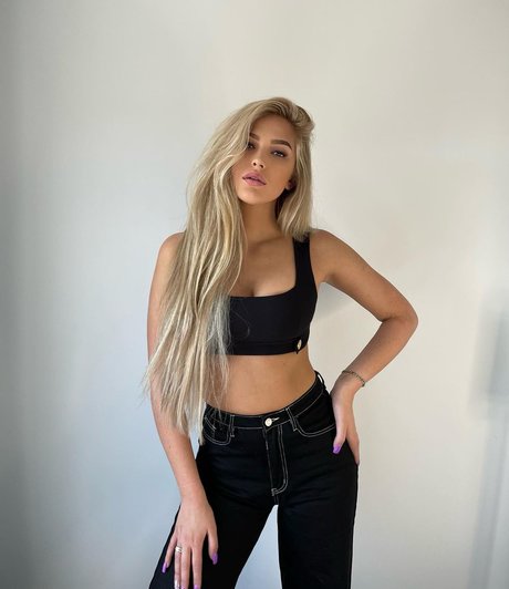 Milou Tamara Roes model perfekte galerien