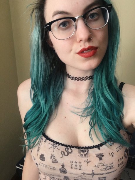 Nicfegan model nackten bilder