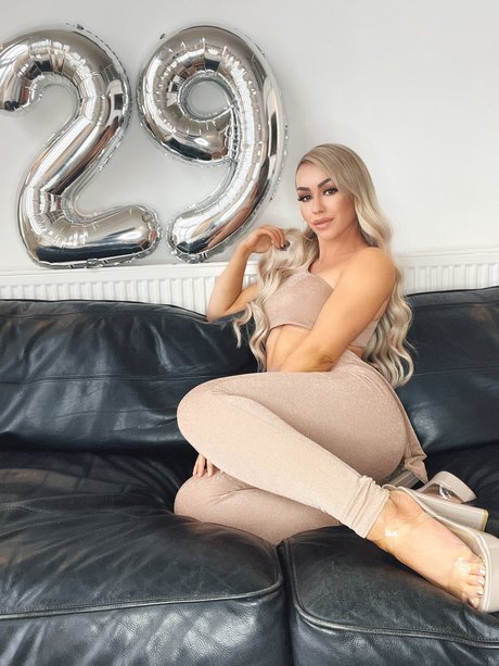 Layla Peach xxx erotische bild