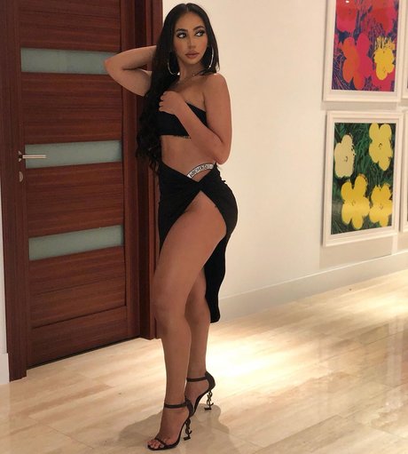 May Yassine kostenlose nackt fotos