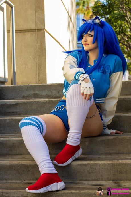 _Succubus Sushi model sexy bilder