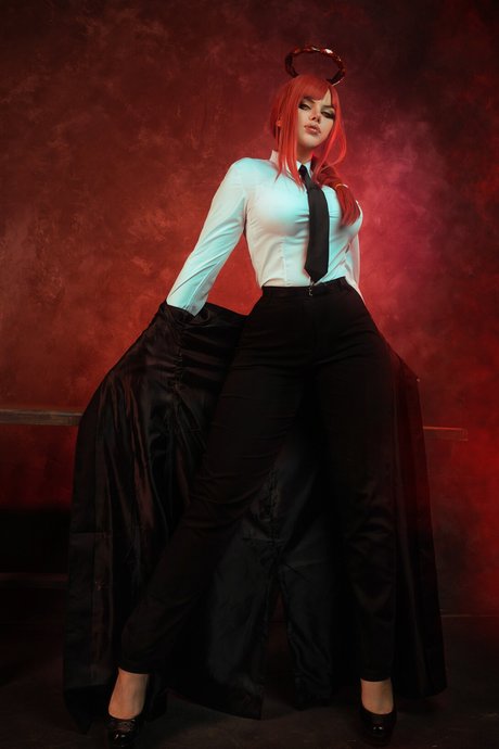 Alice with Cats Bilder