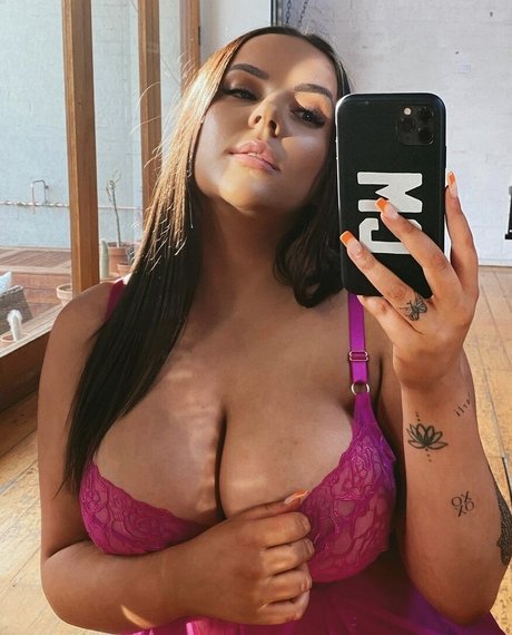 Courtney Maloney heiße nette bild