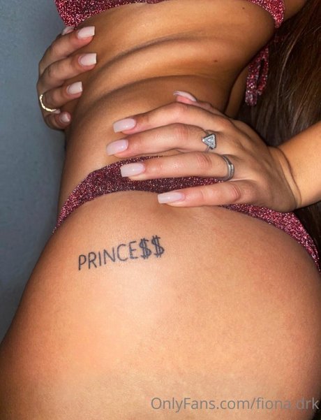 Fiona Duraku_ top nackt bild