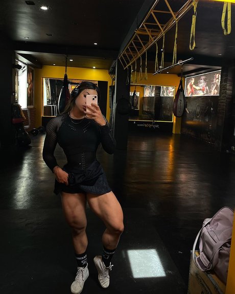 Karina Cruz sexy pornostar bilder