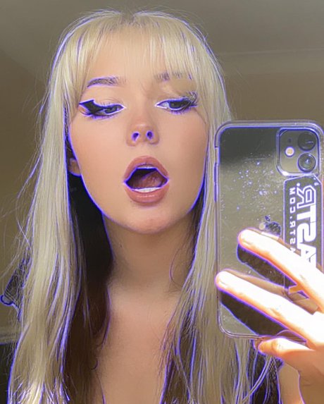 Millie Wild_ erotische kunst foto