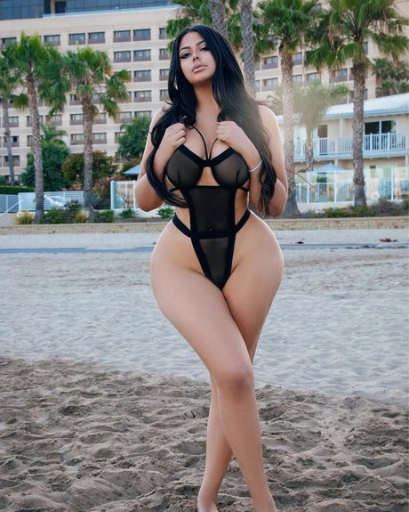 Cali Noelle model nacktheit bilder