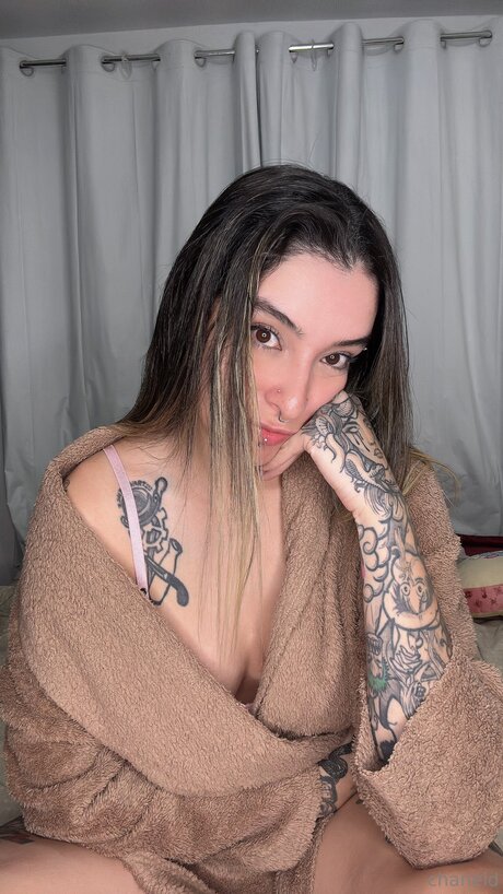 Chaneld nacktheit galerie