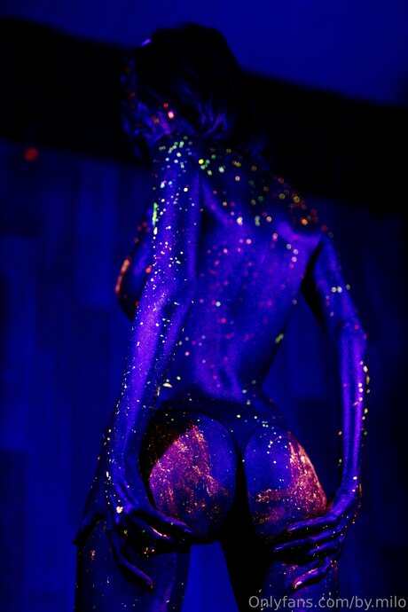 By Milo erwachsene nackte fotos