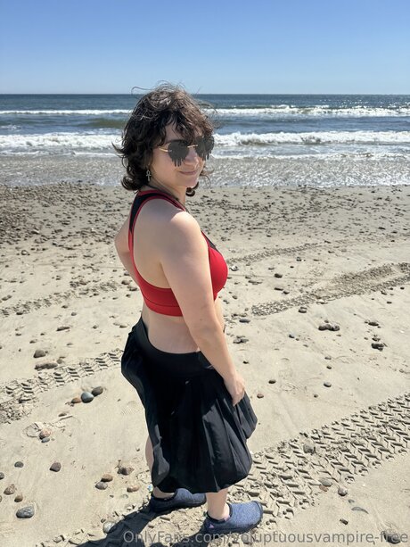 Voluptuousvampire Free erwachsene sexy galerien