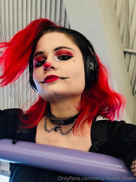 Only Found Clown top nackte galerie