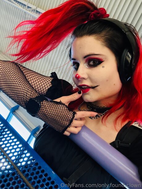 Only Found Clown nackt kostenlose galerien