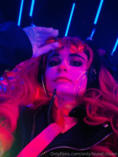 Only Found Clown erotische erwachsene foto
