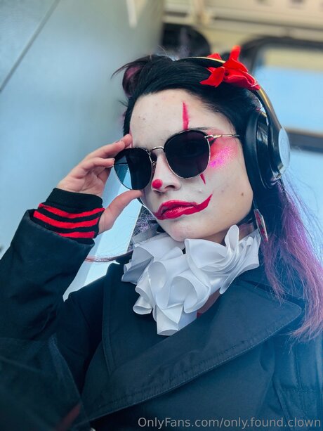 Only Found Clown sexy schöne bilder