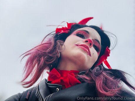 Only Found Clown erotische nackt archiv