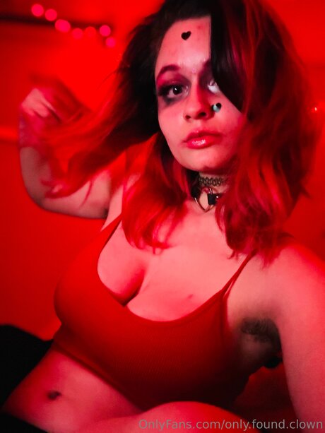 Only Found Clown top nackten fotos