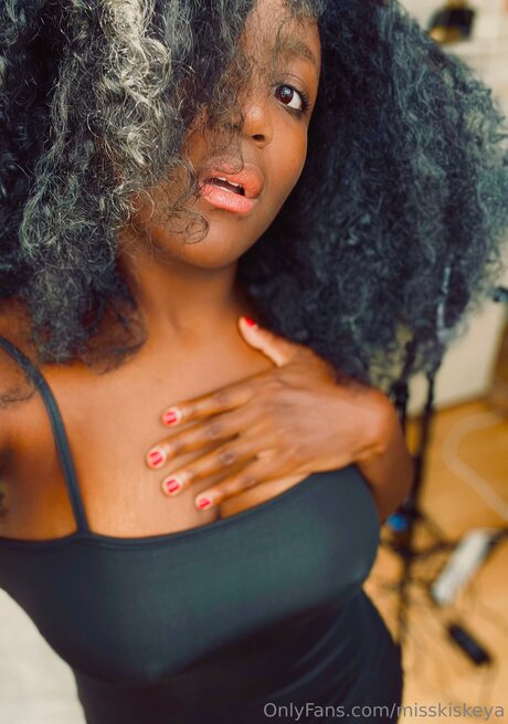 Hypnotik Kiskeya schöne nackten bilder