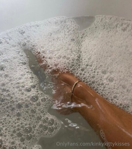Kinkykittykisses pornostar nacktheit bild
