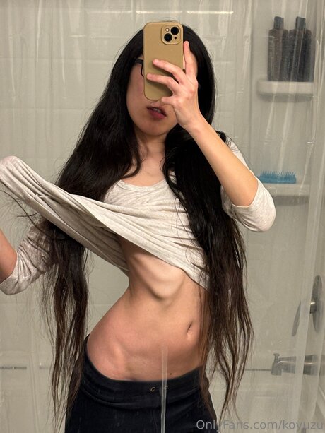 Koyuzu erwachsene schöne foto