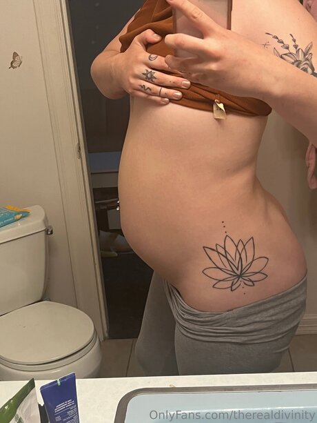 Therealdivinity schauspielerin beste bilder