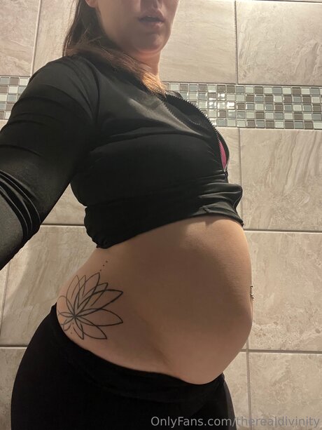 Therealdivinity xxx nacktheit fotos