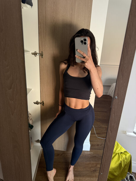 Ninaferro hübsche heiße bilder