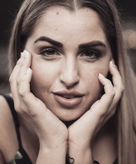 Nicole Andrievich Bilder