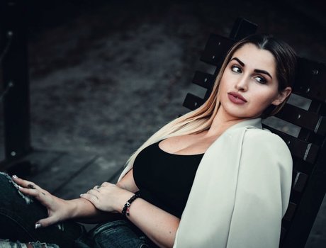 Nicole Andrievich freie top bild