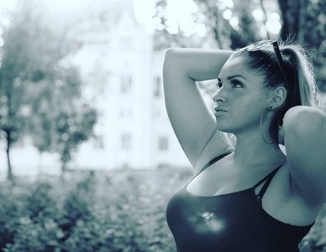 Nicole Andrievich kostenlose exklusive foto