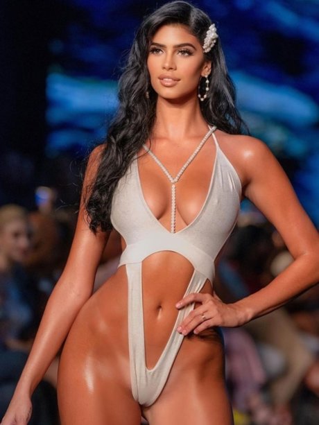 Lucciana Beynon nacktheit akt foto