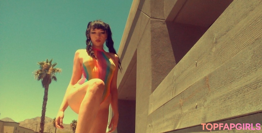 große titten junge onlyfans hübsche schöne bild