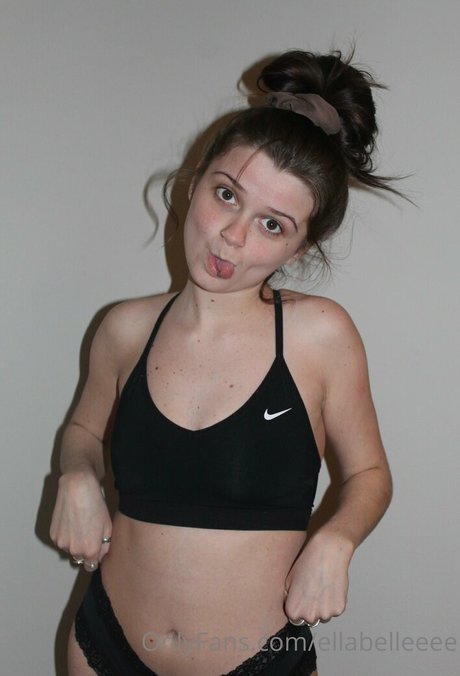 ellabelleeee schauspielerin nacktheit galerie