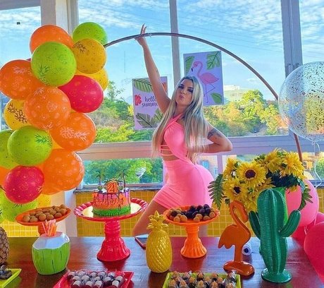 Larissa Rovetta erwachsene exklusive galerien