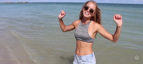 Allie Wes porno erwachsene foto