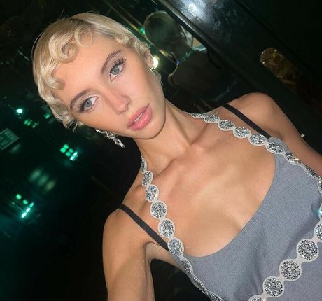 Iris Law heiße pornographische bilder