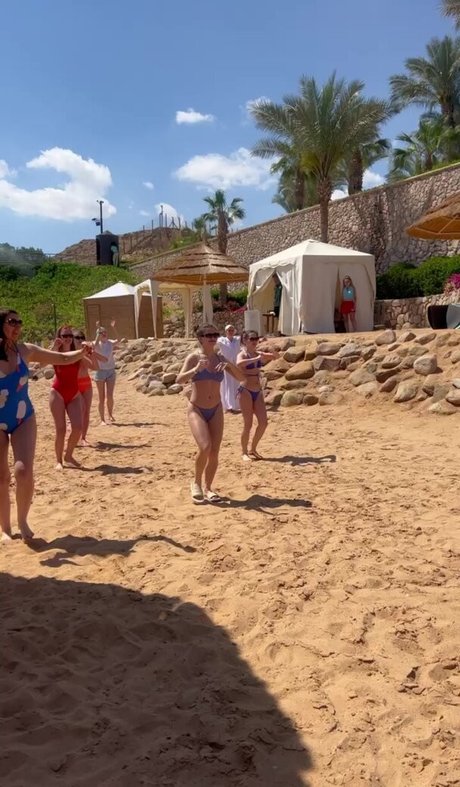 Dash Milash top sexy bilder