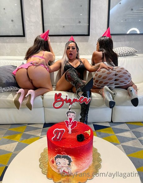 ayllagatina nacktheit fotos