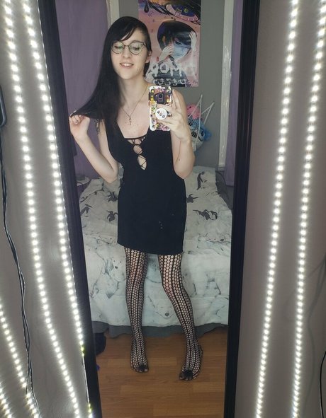 gothravemom model nackten fotos