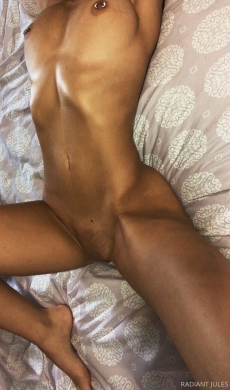 RadiantJules exklusive nackten bild