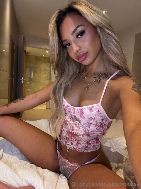 Jadebrookss model nackten galerien