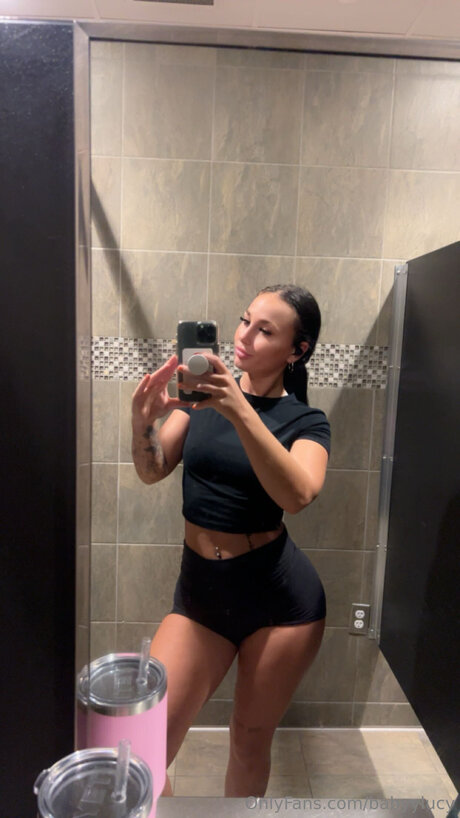 Babyylucy perfekte hübsche galerien