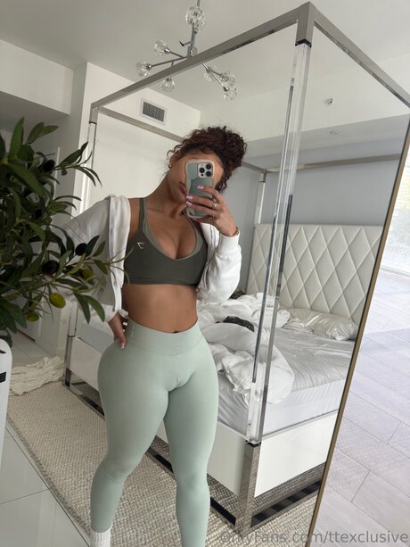 Ttexclusive top akt bild