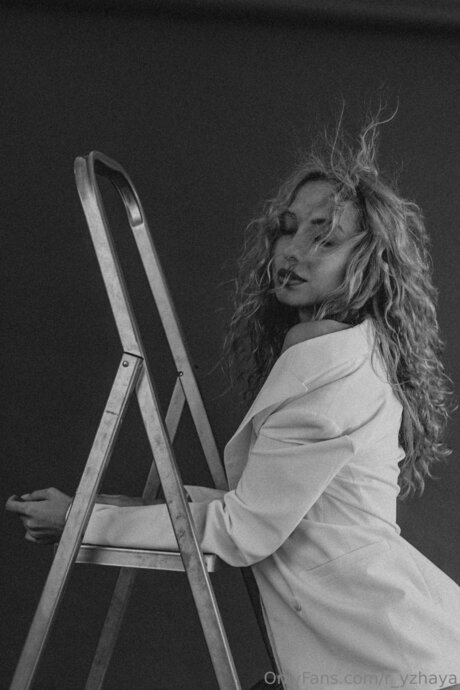 R Yzhaya sexy exklusive galerie