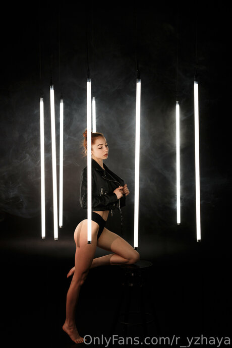 R Yzhaya sexy heiße foto