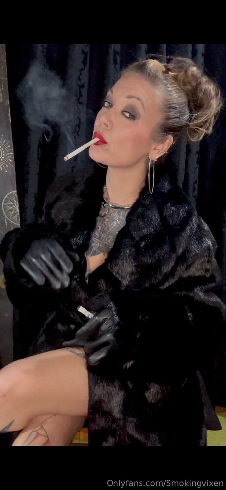 Smokingvixen model nackte foto