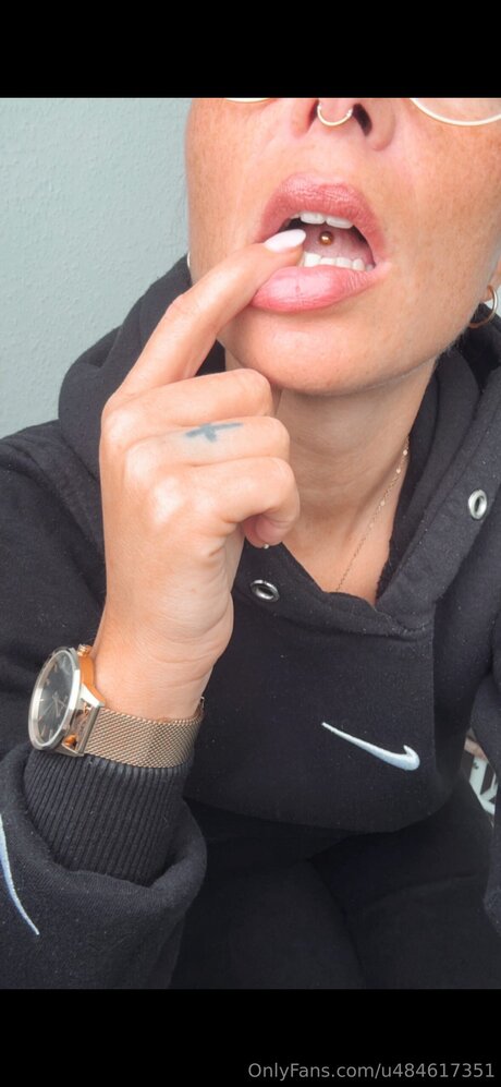 Amelialatorree perfekte heiße bild