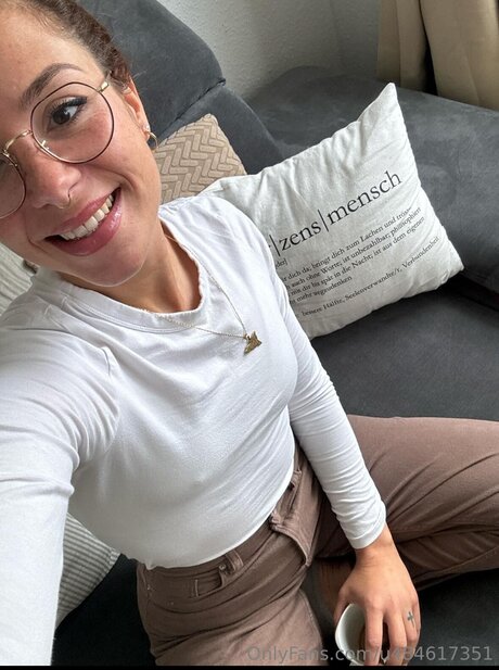 Amelialatorree model top galerie