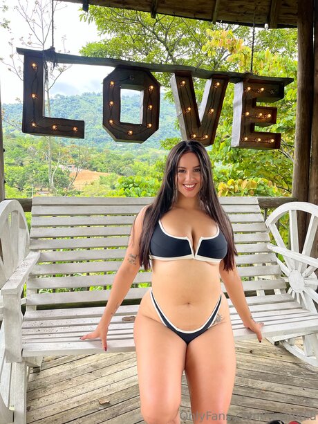 Heyimnia erwachsene akt bild