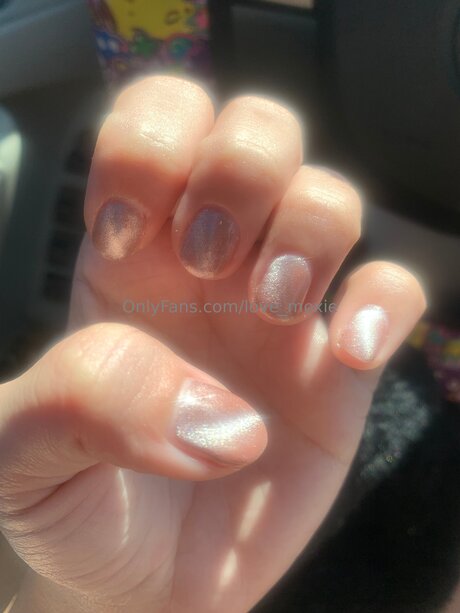 Love Moxie model top bild